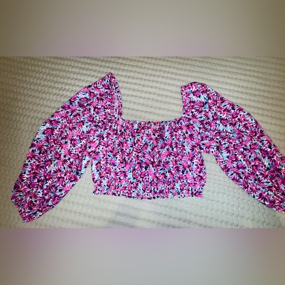 Lush Floral Long Puff Sleeve Cropped Top Size S. NWT - Picture 12 of 12